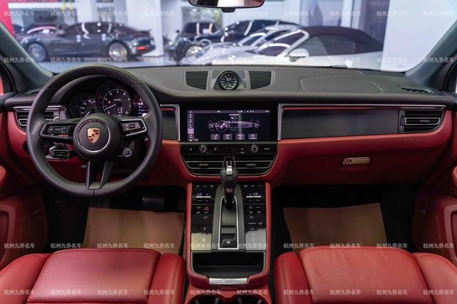 Porsche Macan 2023 Macan GTS 2.9T interior photo 18