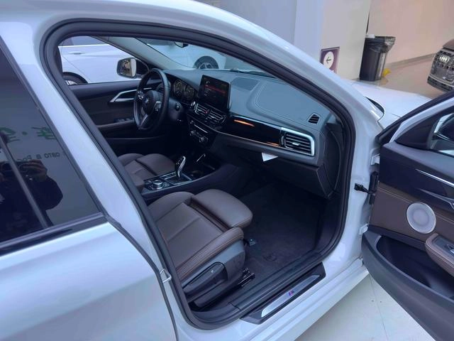 BMW 1 Series 2023 120i M Sports Obsidian Night Edition interior photo 12