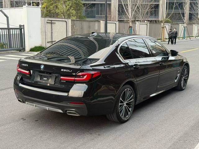 BMW 5 Series 2021 Модификация 530Li Лидирующий M Спортивный костюм интерьер фото 7