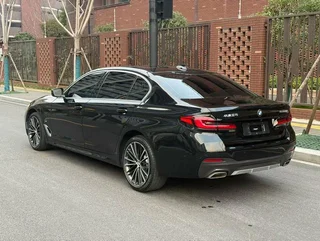 BMW 5 Series 2021 Модификация 530Li Лидирующий M Спортивный костюм интерьер фото 9