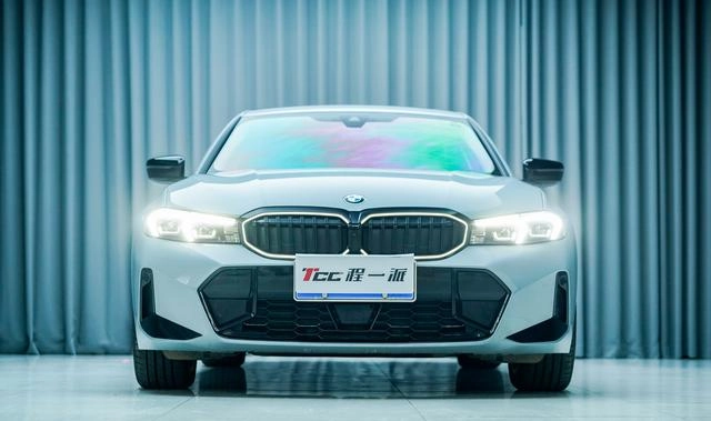 BMW 3 Series 2025 330Li M Sports Night Suit exterior photo 4