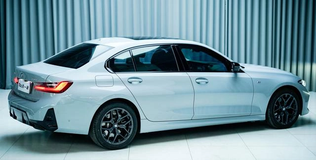 BMW 3 Series 2025 330Li M Sports Night Suit interior photo 6