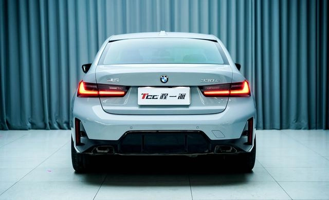 BMW 3 Series 2025 330Li M Sports Night Suit interior photo 7