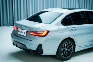 BMW 3 Series 2025 330Li M Sports Night Suit interior photo 8