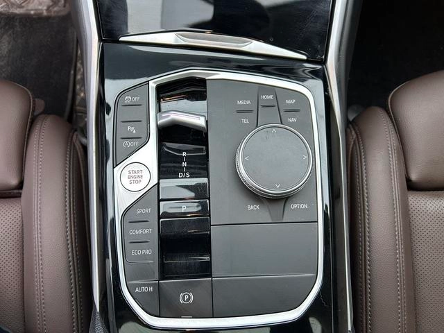 BMW 3 Series 2023 320Li M Спортивный костюм интерьер фото 14