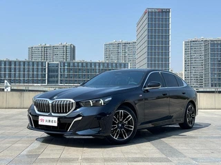 BMW 5 Series 2025 530Li Лидирующий M Спортивный костюм
