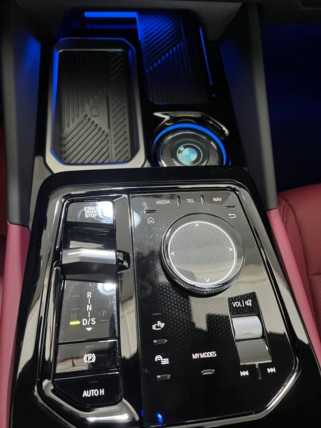 BMW 5 Series 2025 530Li Leader M Ensemble de sport extérieur photo 5