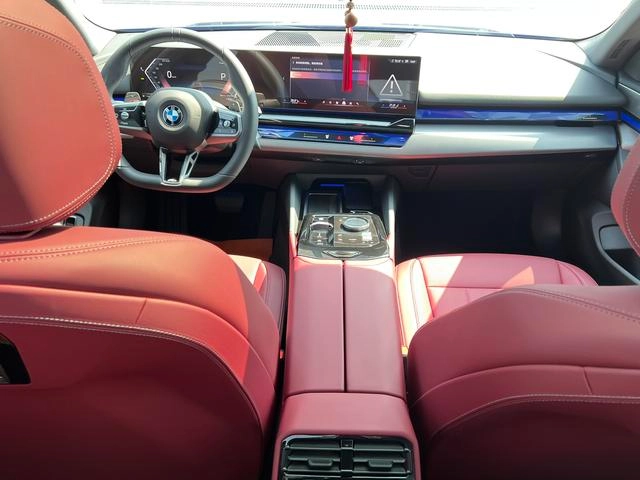BMW 5 Series 2025 530Li Leader M Ensemble de sport extérieur photo 6