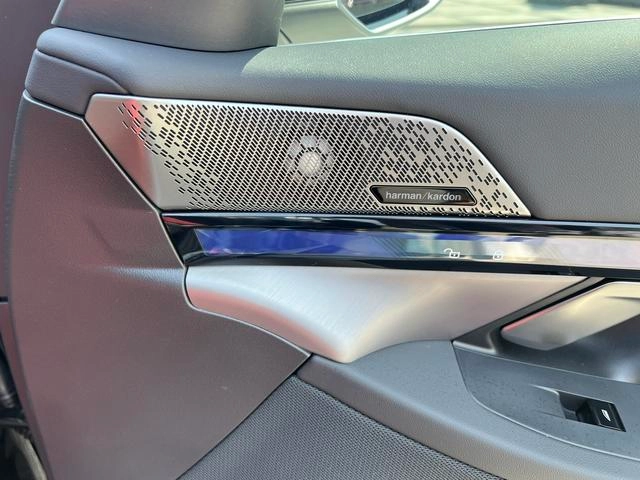 BMW 5 Series 2025 530Li Leader M Ensemble de sport intérieur photo 14