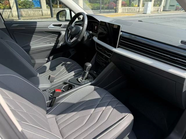 Volkswagen Tiguan L 2022 330TSI Transmission automatique à deux roues motrices R-Line Version de plus en plus extérieur photo 5