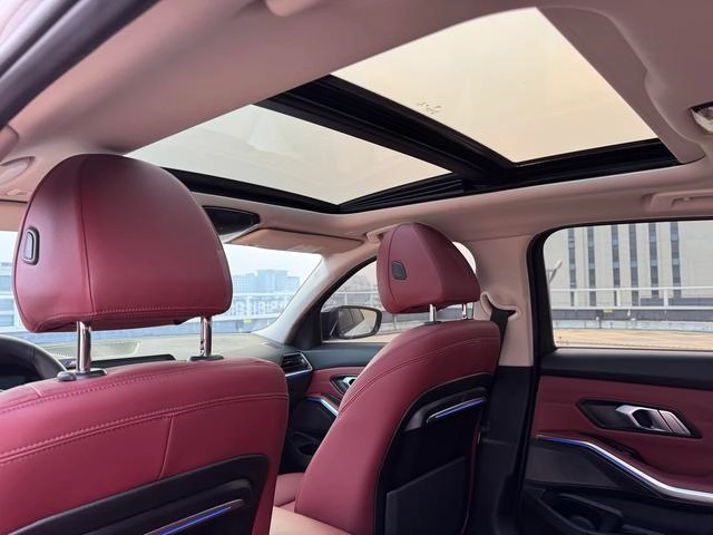 BMW 3 Series 2022 325Li M Sports suit interior photo 12
