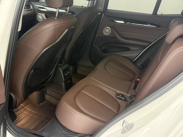 BMW X2 2023 sDrive25i M Off-road suit interior photo 10