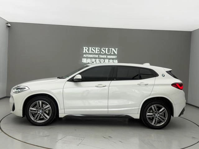 BMW X2 2023 sDrive25i M Off-road suit interior photo 11