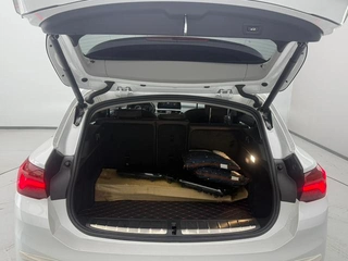 BMW X2 2023 sDrive25i M Off-road suit interior photo 12
