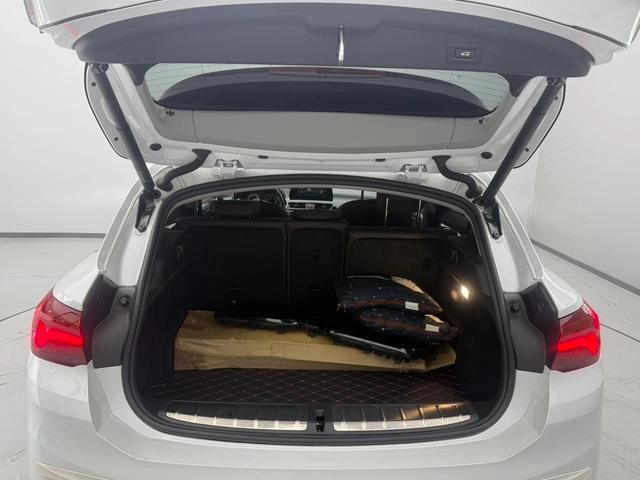 BMW X2 2023 sDrive25i M Off-road suit interior photo 12