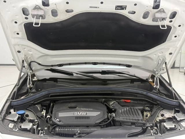 BMW X2 2023 sDrive25i M Off-road suit interior photo 16