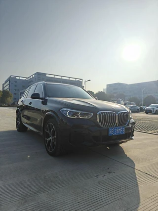 BMW X5 2022 xDrive40i Tipo de lujo M Conjunto deportivo exterior foto 3