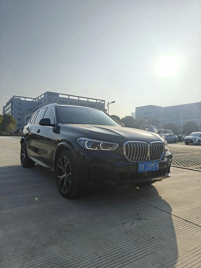 BMW X5 2022 xDrive40i Tipo de lujo M Conjunto deportivo exterior foto 3