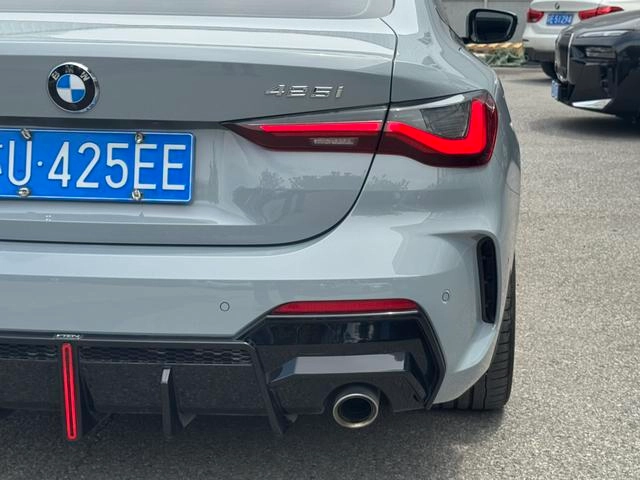 BMW 4 Series 2023 425i M Спортивный костюм интерьер фото 7
