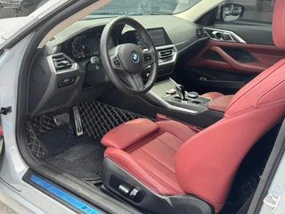 BMW 4 Series 2023 425i M Спортивный костюм интерьер фото 8