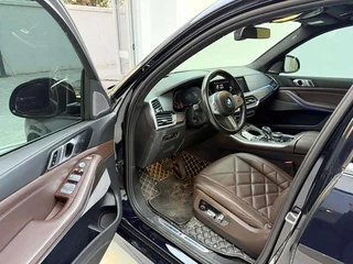 BMW X5 2022 xDrive 40Li M Ensemble de sport intérieur photo 17