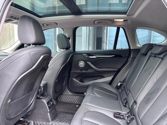 BMW X1 2021 sDrive25Li Leading Type interior photo 8