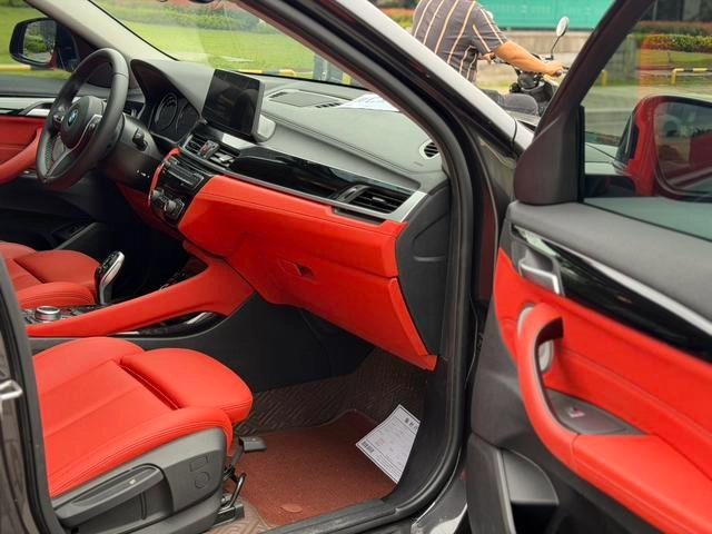 BMW X2 2022 sDrive25i M Off-road suit interior photo 11