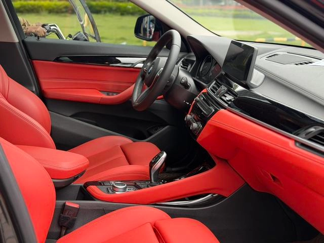 BMW X2 2022 sDrive25i M Off-road suit interior photo 12