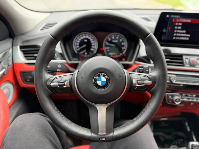 BMW X2 2022 sDrive25i M Off-road suit interior photo 13