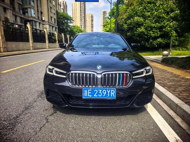 BMW 5 Series 2023 530Li Leading Type M Sports suit exterior photo 2