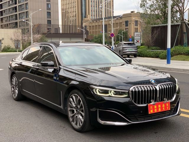 BMW 7 Series 2021 730Li Ensemble de luxe extérieur photo 3