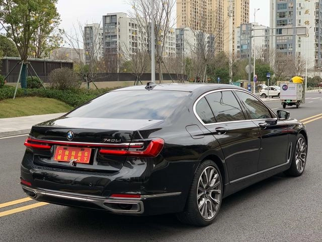 BMW 7 Series 2021 730Li Ensemble de luxe extérieur photo 4