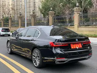 BMW 7 Series 2021 730Li Ensemble de luxe extérieur photo 6