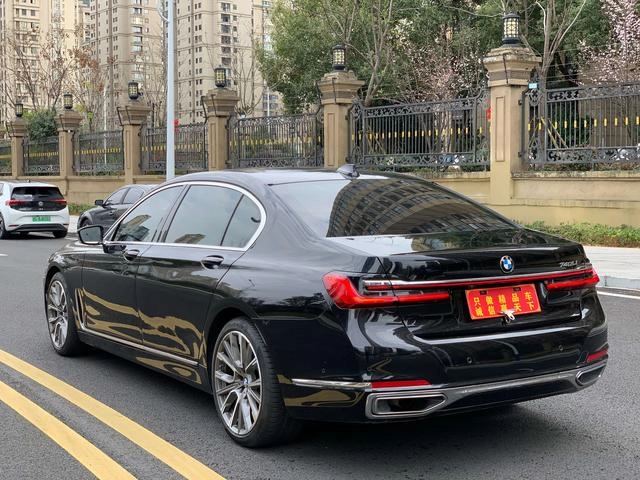 BMW 7 Series 2021 730Li Ensemble de luxe extérieur photo 6