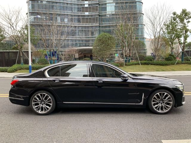 BMW 7 Series 2021 730Li Ensemble de luxe extérieur photo 9