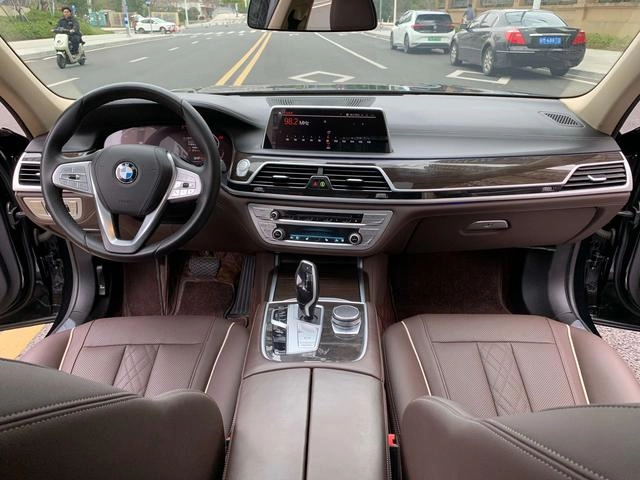 BMW 7 Series 2021 730Li Ensemble de luxe extérieur photo 10