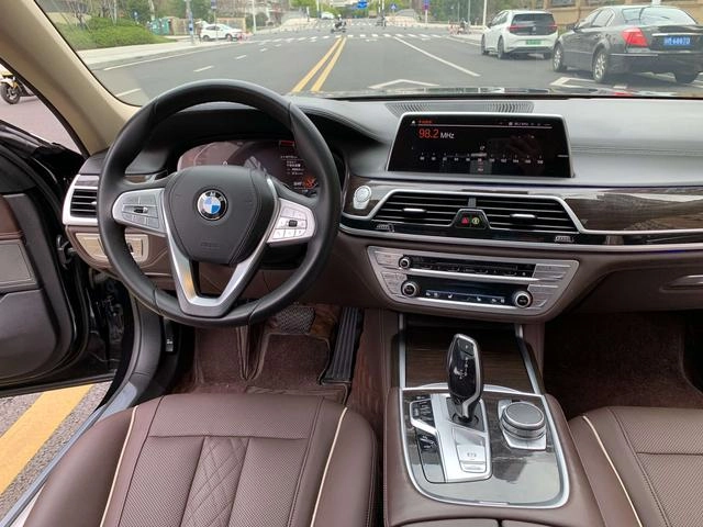 BMW 7 Series 2021 730Li Ensemble de luxe intérieur photo 11
