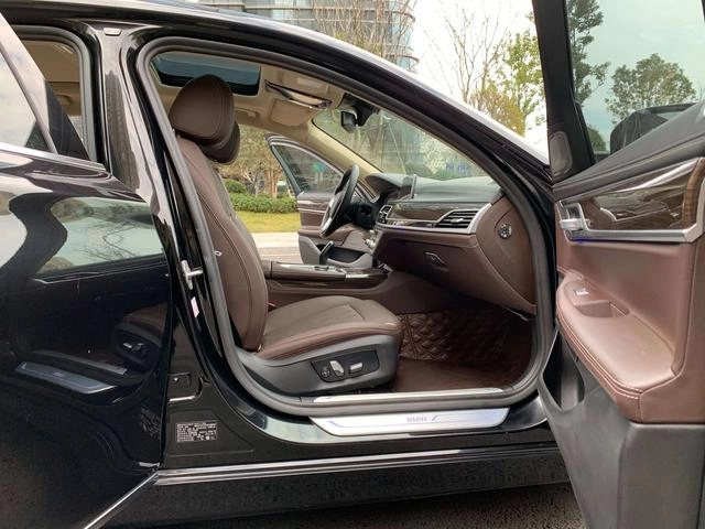 BMW 7 Series 2021 730Li Ensemble de luxe intérieur photo 13