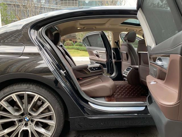 BMW 7 Series 2021 730Li Ensemble de luxe intérieur photo 14