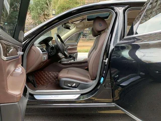 BMW 7 Series 2021 730Li Ensemble de luxe intérieur photo 16