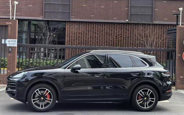 Porsche Cayenne 2024 Cayenne 3.0T exterior photo 4