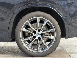 BMW X3 2023 xDrive30i Leading Type M Obsidian Night Suit interior photo 8
