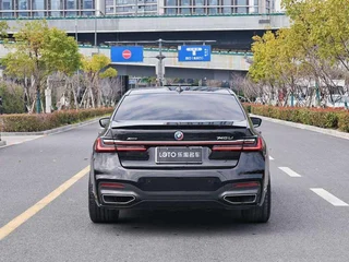 BMW 7 Series 2021 740Li Leading Type M Sports suit exterior photo 3