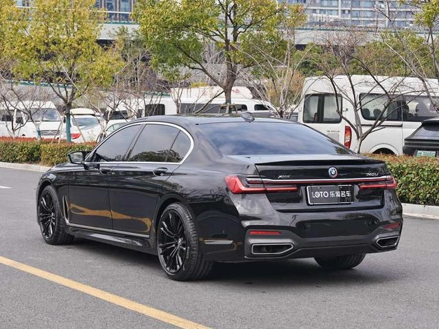 BMW 7 Series 2021 740Li Leading Type M Sports suit exterior photo 4