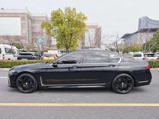BMW 7 Series 2021 740Li Leading Type M Sports suit exterior photo 5