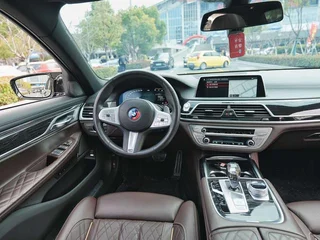 BMW 7 Series 2021 740Li Leading Type M Sports suit exterior photo 7