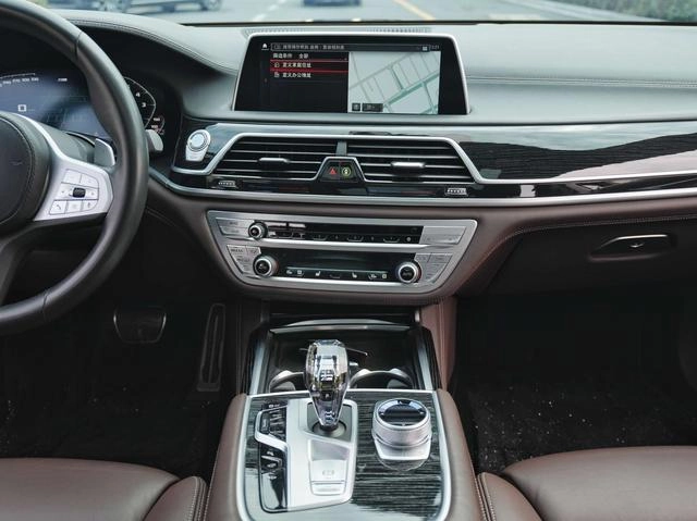 BMW 7 Series 2021 740Li Leading Type M Sports suit interior photo 12