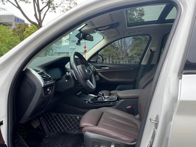 BMW X3 2022 xDrive30i Leading Type M Obsidian Night Suit interior photo 7