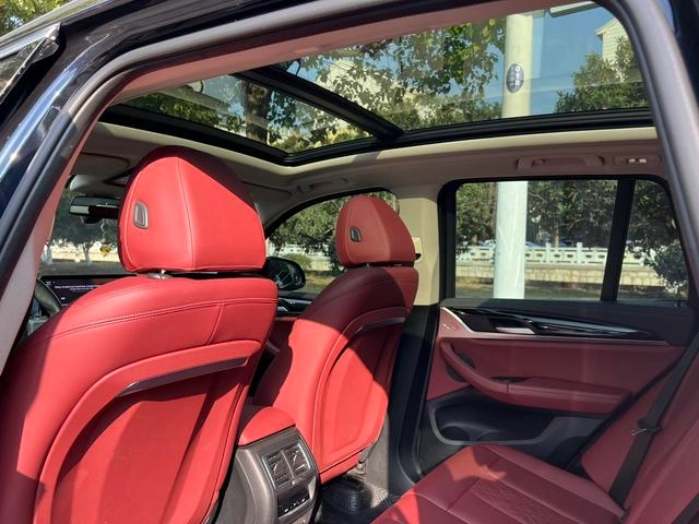 BMW X3 2022 xDrive25i M Sports suit interior photo 15