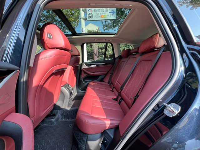 BMW X3 2022 xDrive25i M Sports suit interior photo 18